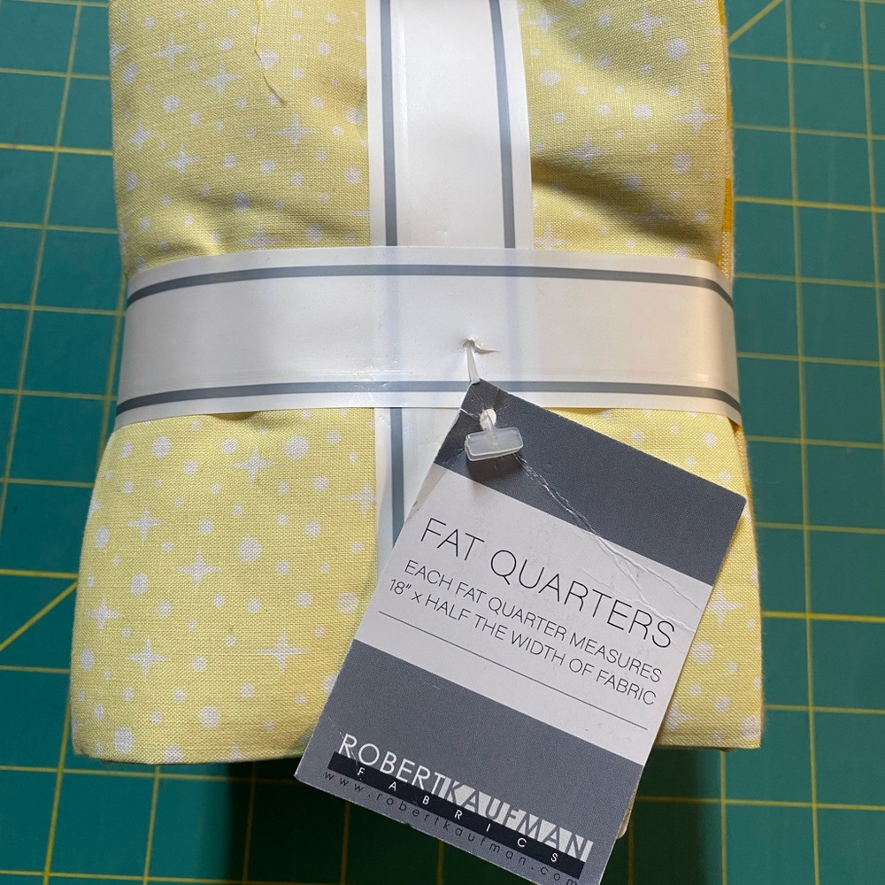 Robert Kaufman Fat Quarter Bundle - Picture 3 of 8